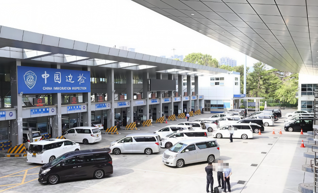 深圳湾口岸繁忙跨境车流 深圳湾口岸繁忙跨境车流