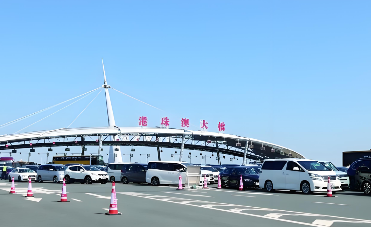 粤Z,FU车辆排队大桥口岸过关车辆 粤Z,FU车辆排队大桥口岸过关车辆